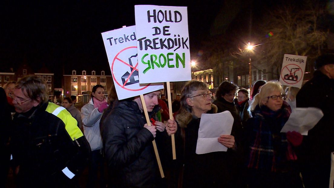 Nieuwlanders protesteren tegen de plannen voor een bedrijventerrein aan de Trekdijk