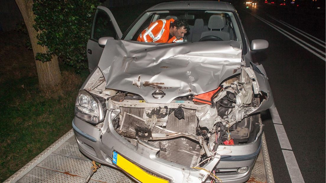 Auto botst op file A28 bij Hattemerbroek
