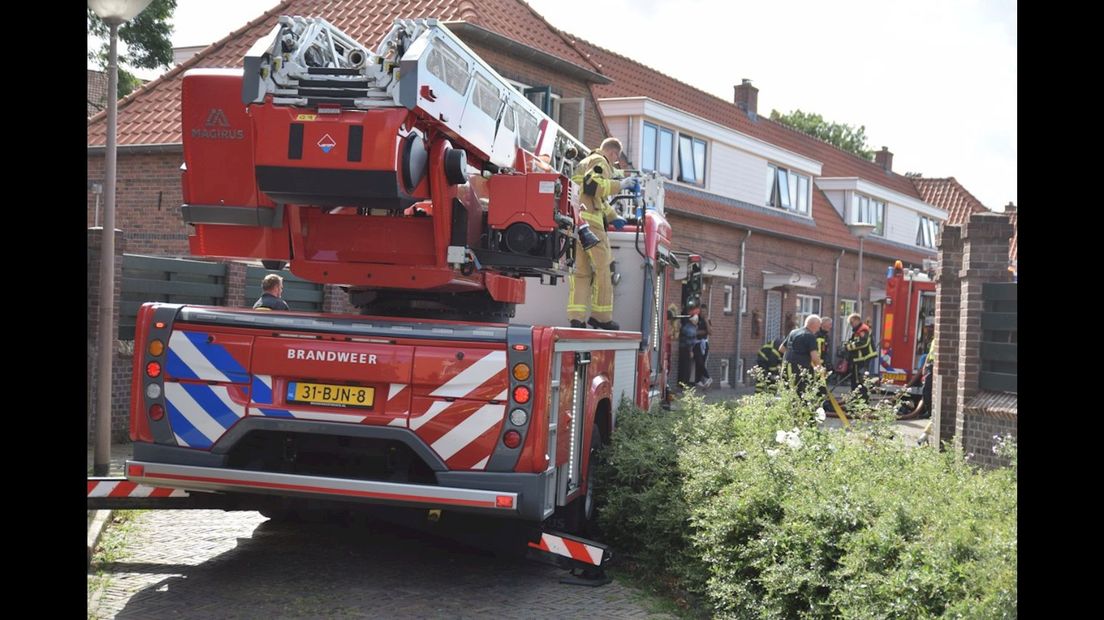 Brandweer bij de woning in Almelo.