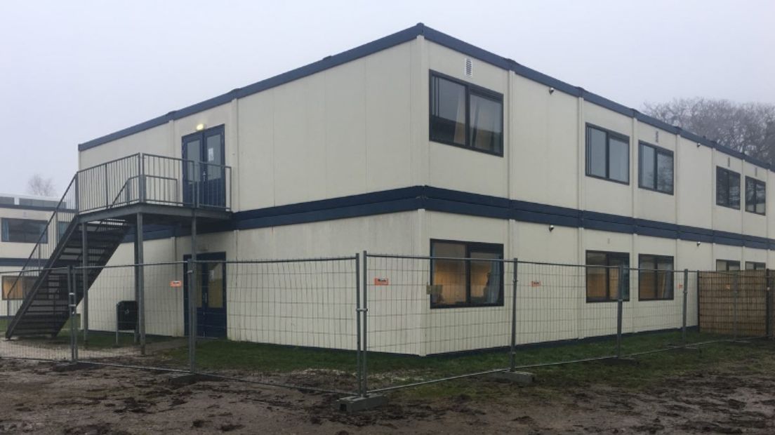 Het 'aso-azc' is een afdeling binnen de muren van het bestaande azc in Hoogeveen (Rechten: Petra Wijnsema/RTV Drenthe)