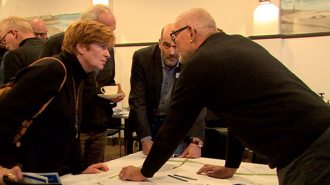 In gesprek over de plannen met de Zanddijk in Yerseke. (dec 2019)