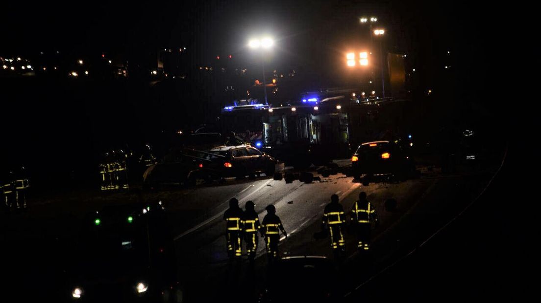 Bij een ongeluk op de A18 zijn vrijdag aan het begin van de avond zeven voertuigen betrokken geraakt bij een ongeval. Door het forse ongeval zat de weg lange tijd volledig dicht tussen Varsseveld en Doetinchem-Oost.