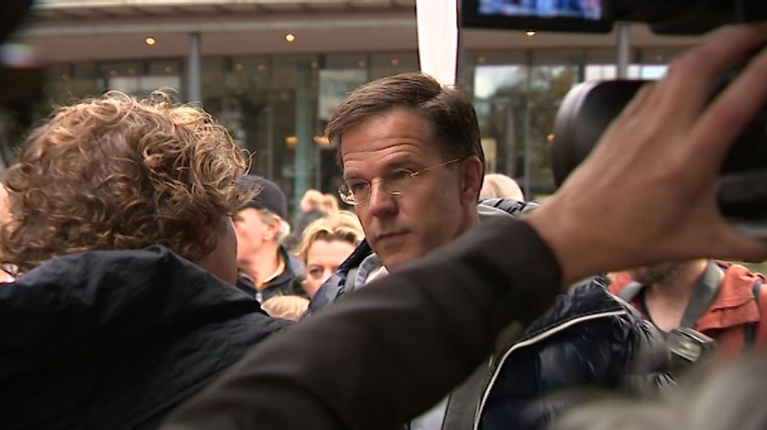 Voor de Tweede Kamerverkiezingen volgend jaar gaan alle lijsttrekkers de straten op om hun plannen toe te lichten. VVD-lijsttrekker Mark Rutte was daarom zaterdag in Arnhem.