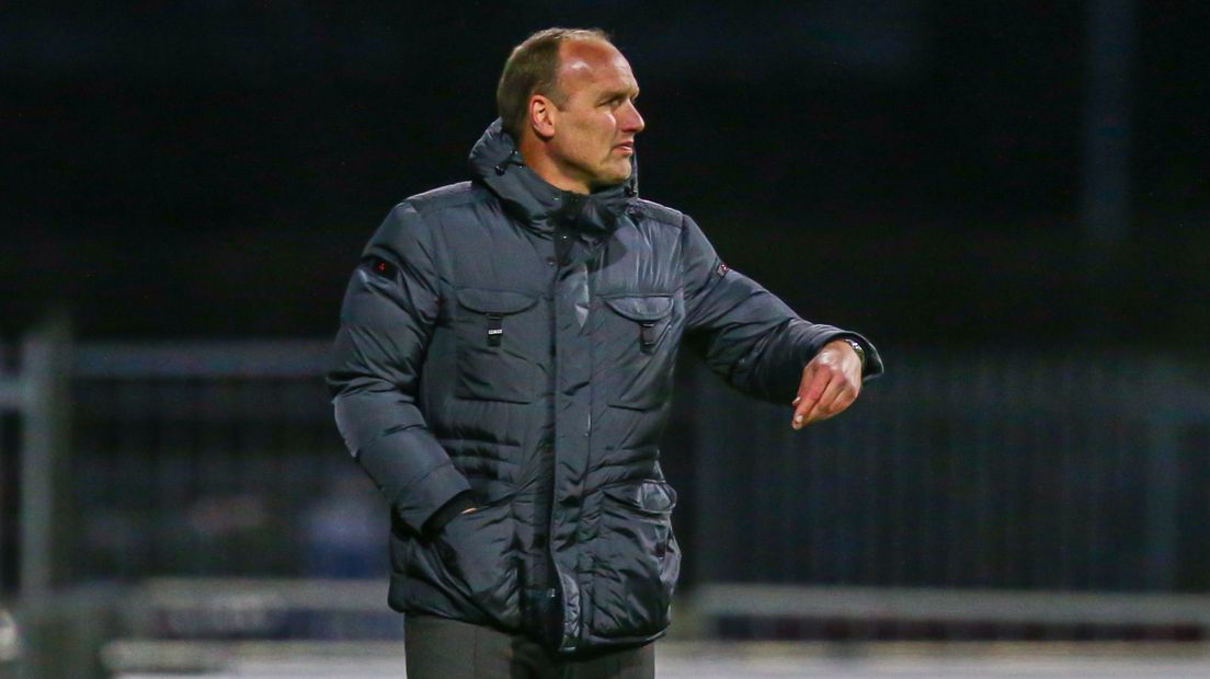 FC Emmen-trainer Dick Lukkien uit Veendam