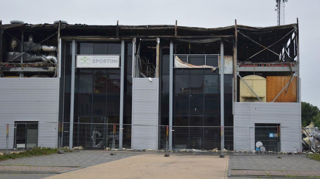Verslagenheid bij personeel na grote brand bij sporthal in Steenwijk
