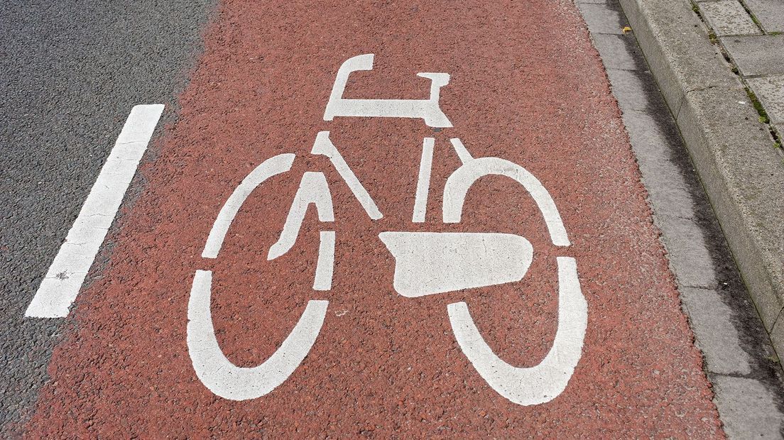 Alcoholbrillen, fiets-apk's en EHBO bij verkeersveiligheidsdag op OSG Singelland Drachten - Omrop Fr
