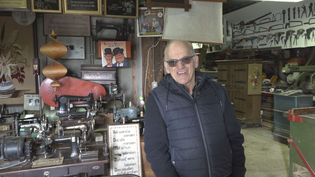 Herman (69) in zijn museumboerderij