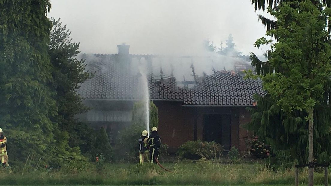 Uitslaande brand in huis Denekamp