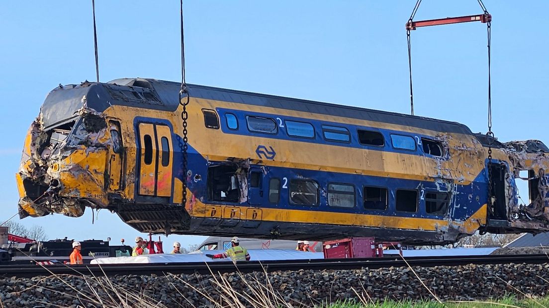 Een van de wrakstukken uit het weiland