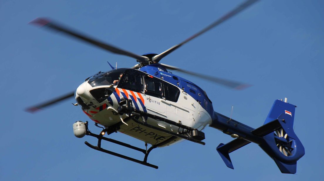 De politie is met een helikopter aan het zoeken in de buurt van Norg (Rechten: Persbureau Meter)