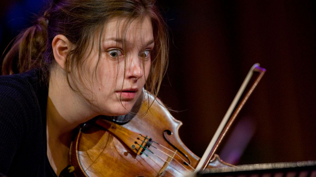 Violiste Janine Jansen is dit weekend niet in Drenthe te vinden, maar wel veel andere muzikanten (Rechten: ANP/Ed Oudenaarden)