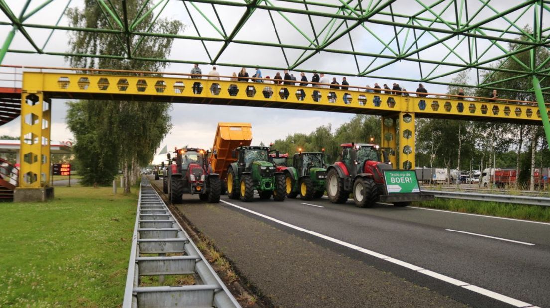 Farmers block border crossings with Germany, also blockade on A7 (update)