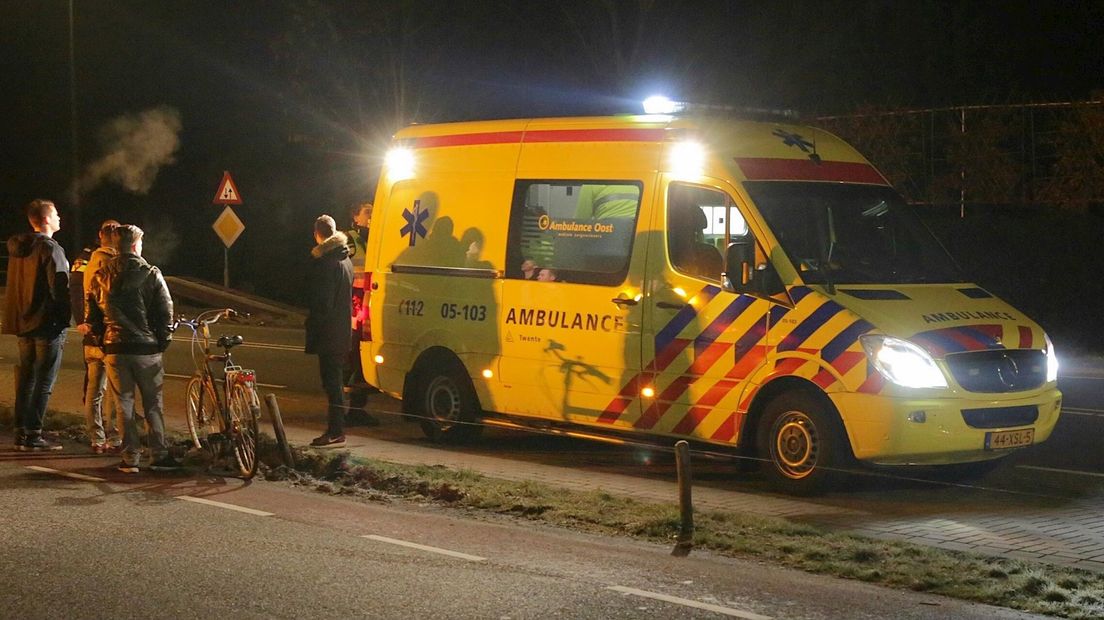 Fietser Rijssen rijdt tegen ijzerdraad