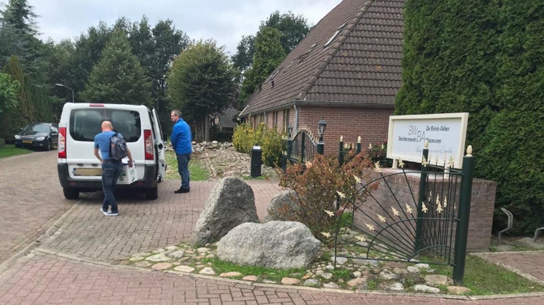 Cliënten verlaten de zorginstelling in Wijster (Rechten: RTV Drenthe/Josien Feitsma)