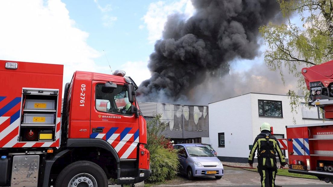 Grote brand bij autobedrijfWolthuis in Oldenzaal