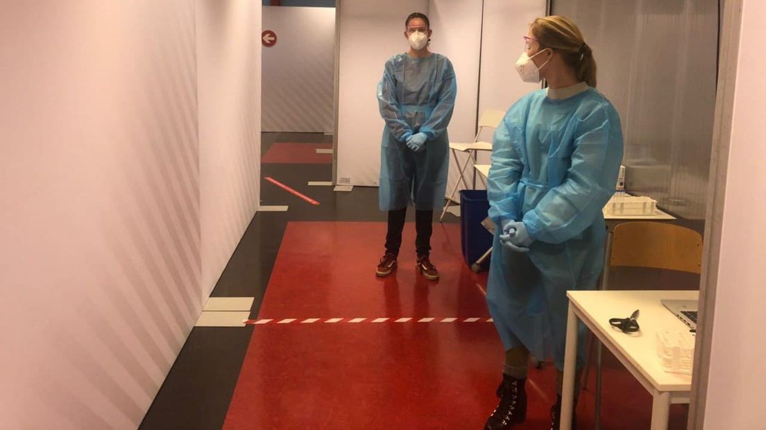 Medewerkers van de snelteststraat op Zernike