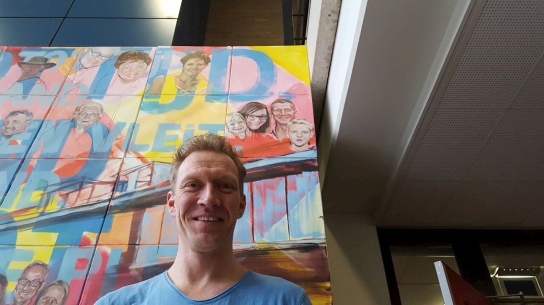 Schilder Kuijvenhoven met rechtsboven zijn zelfportret