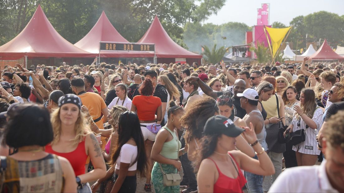 Bezoekers tijdens het Den Haag Outdoor festival