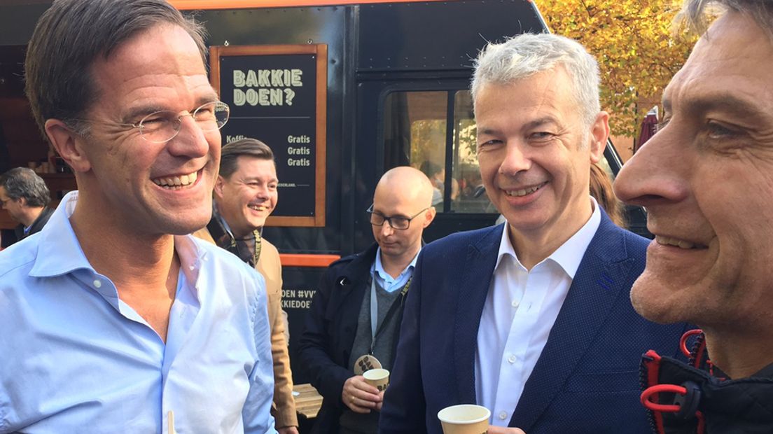 Premier Rutte en wethouder Buijtelaar in Amersfoort.