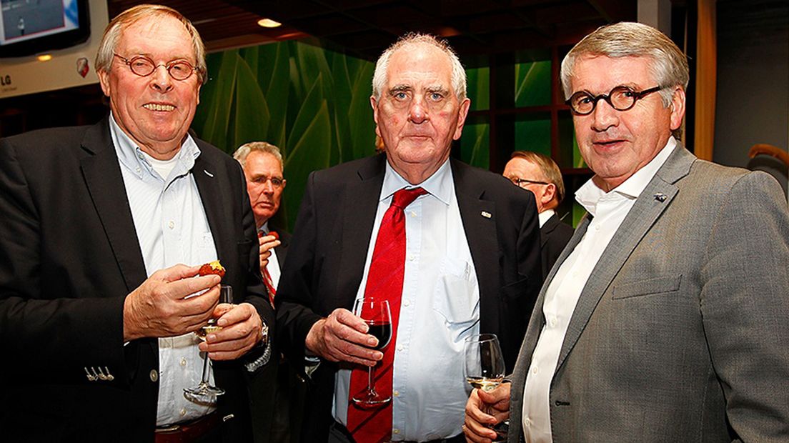 Theo Aalbers (midden) met twee van zijn opvolgers. Links Hans Herremans, rechts Jan van de Kant.