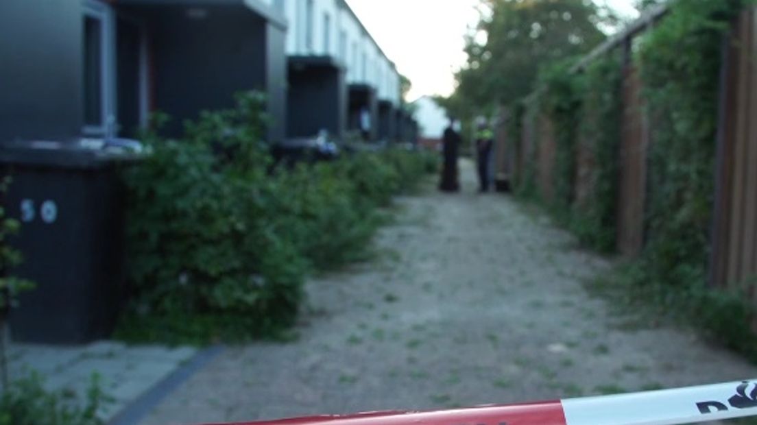 Spectaculaire invallen, zeven aanhoudingen, voorbereidingen op een aanslag, wapens, grondstoffen voor explosieven; het haalde wereldwijd het nieuws. Al snel werd duidelijk dat Arnhemmer Hardi N., die eerder naar Syrië wilde afreizen, de spil is van een groep die een aanslag wilde plegen. Ook vier andere verdachten komen uit Arnhem en omgeving. Omroep Gelderland bekeek of Arnhem daarmee een jihadbolwerk is.