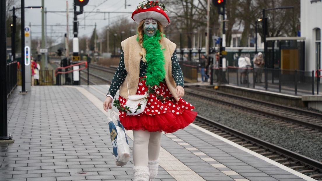 Carnavalsvierders op station Horst-Sevenum