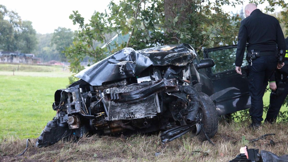 Auto zwaar beschadigd bij ongeluk Huis ter Heide