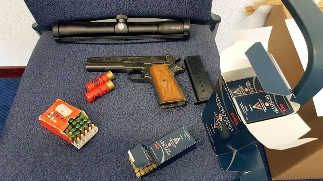 Politie pakt vuurwapens af van stroperijverdachten