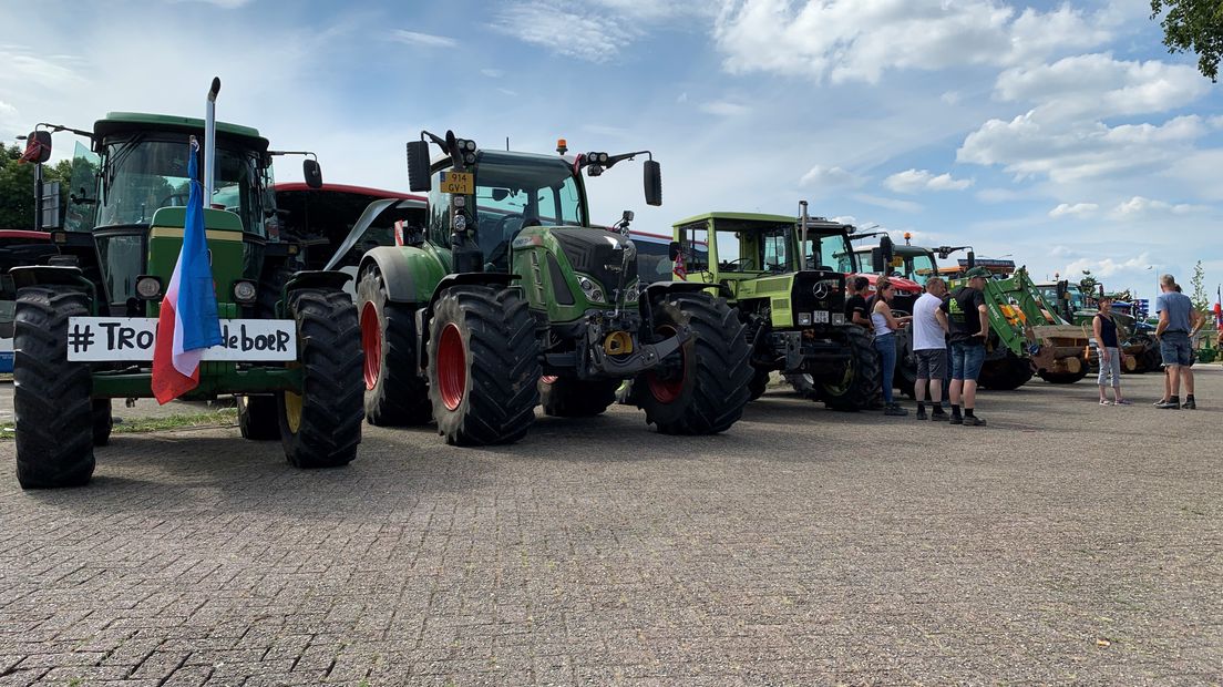Tractoren van protesterende boeren bij de Geusselt in Maastricht