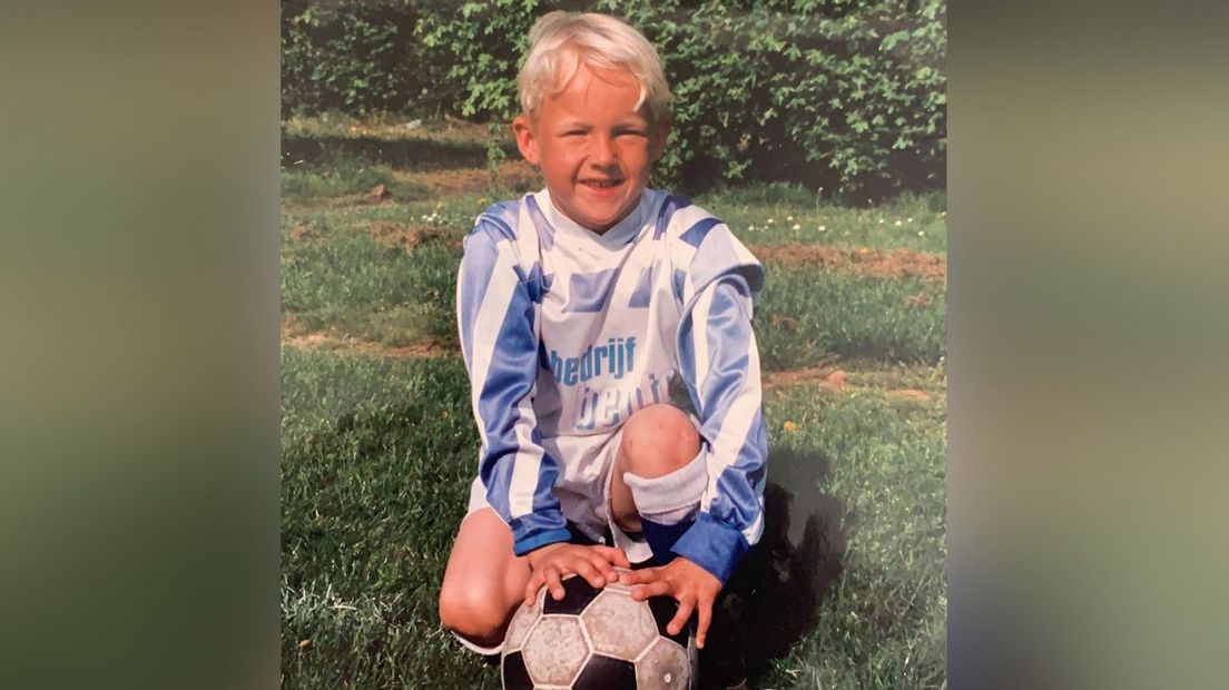 Een jonge Jens Toornstra, in het voetbalshirt van TAVV