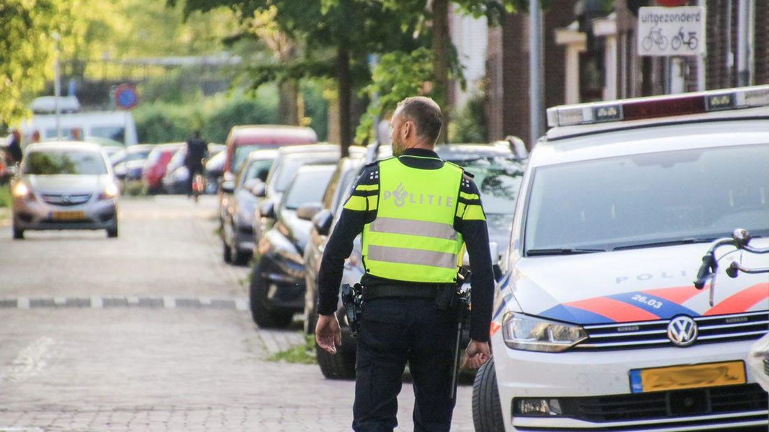 In de Tuinbouwstraat in Stad is vrijdagavond rond 19.00 uur een pizzakoerier overvallen.