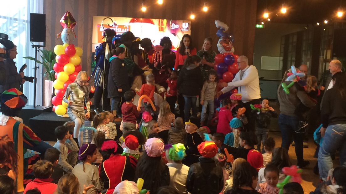 Sinterklaas op bezoek in Stadion Galgenwaard.