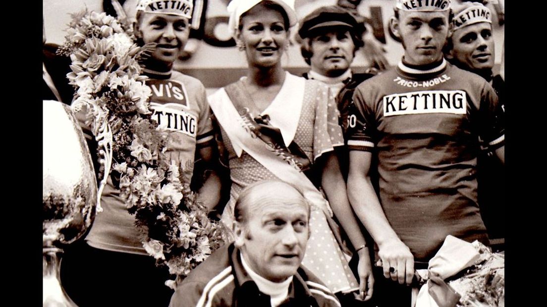 Olympia's Tour 1972, het topjaar van Ketting! Frits Schür links in oranje leiderstrui, Piet van Katwijk in groene puntentrui.