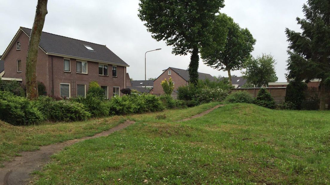 Buurt crossbaantje Nieuwleusen protesteert tegen komst woningen statushouders