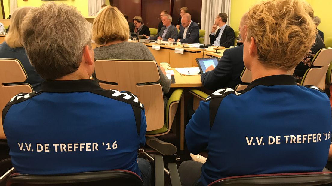 De raadszaal van Borger-Odoorn zat vol met leden van De Treffer '16 (Rechten: RTV Drenthe/Steven Stegen)