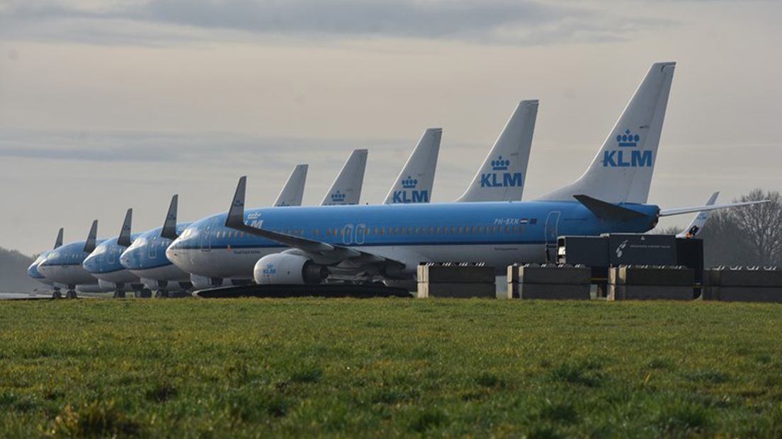 KLM-toestellen op een rijtje op Groningen Airport Eelde