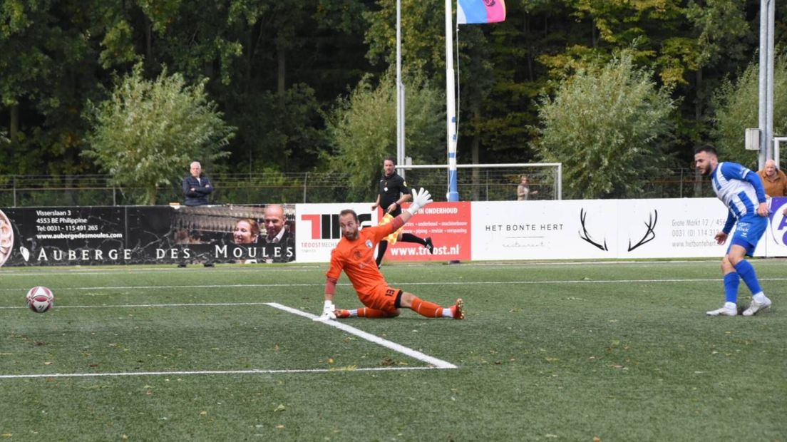Gilles Vandecandelaere zet Hoek op een 1-0 voorsprong tegen VVOG