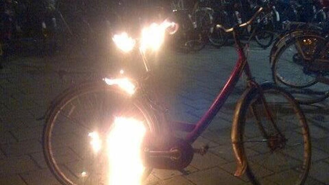 Fietsen in Zwolle in brand gestoken