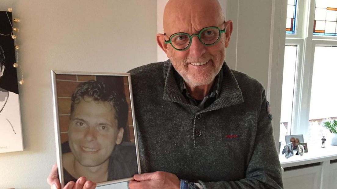 Willem Hoevers met een foto van Ingo