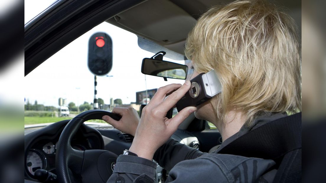 Mei de telefoan efter it stjoer
