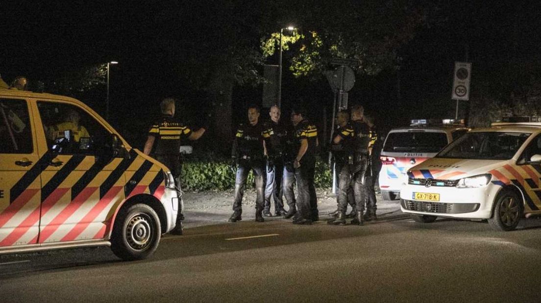 De gewonde man die in de nacht van zaterdag op zondag werd aangetroffen op Oostappen Vakantiepark in Arnhem, blijkt het slachtoffer van een steekpartij. De vermeende dader was nog op het terrein en is onmiddellijk aangehouden. Dat meldt de politie.