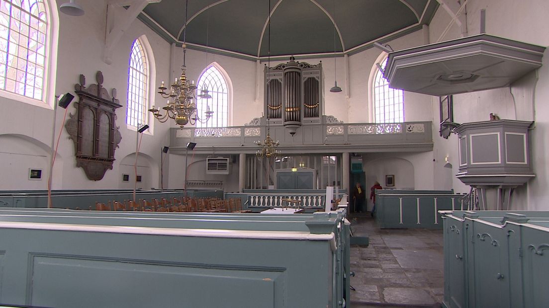 Katholieken bidden nu in oudste protestantse kerk van Zeeland (video)