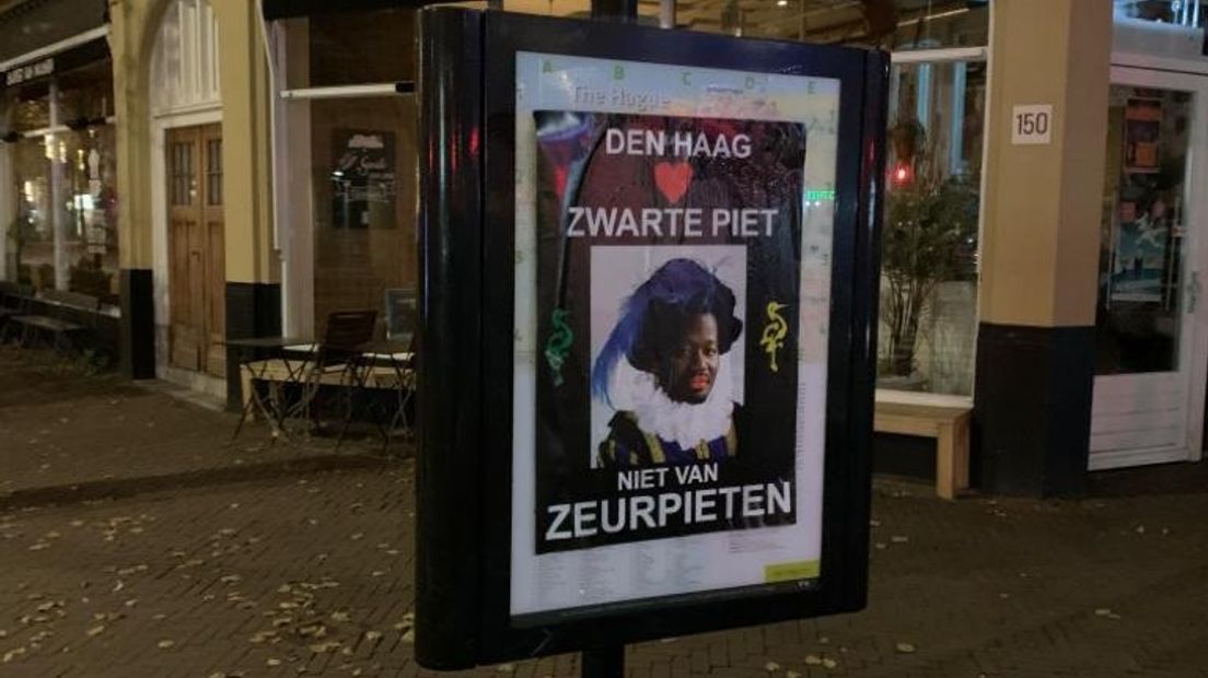 Uiterlijk Bewijs Afwijzen Zwarte Piet-fans hangen honderden posters op in Den Haag - Omroep West
