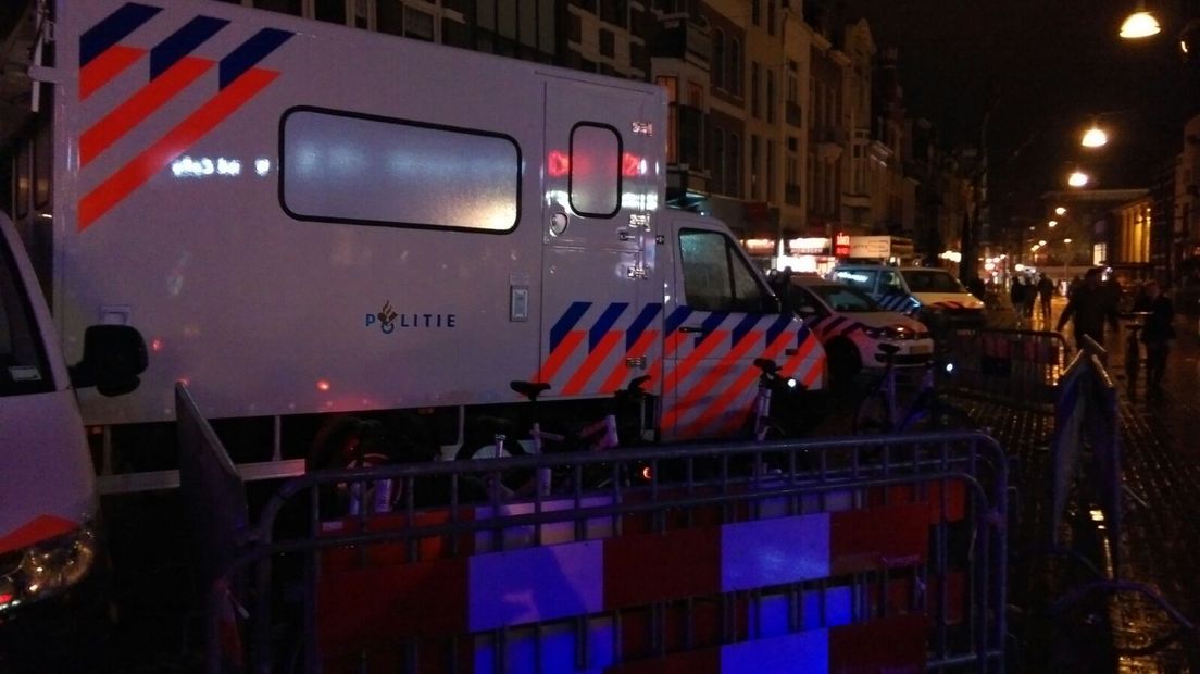 In een café aan de Molenstraat in Nijmegen zijn tijdens de koningsnacht vier mensen gewond geraakt bij een steekpartij. Het gaat om twee mannen uit Veenendaal (19 en 20 jaar), een 19-jarige Nijmegenaar en een man van 18 jaar uit Wijchen.
