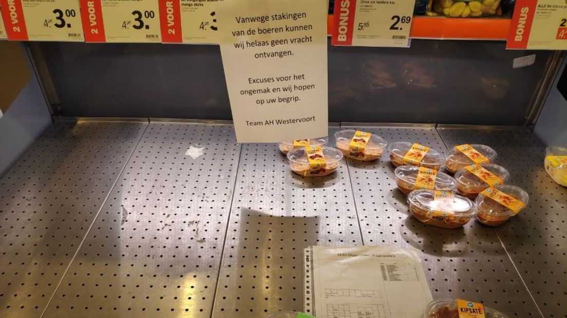 Lege schappen in de Albert Heijn in Westervoort.