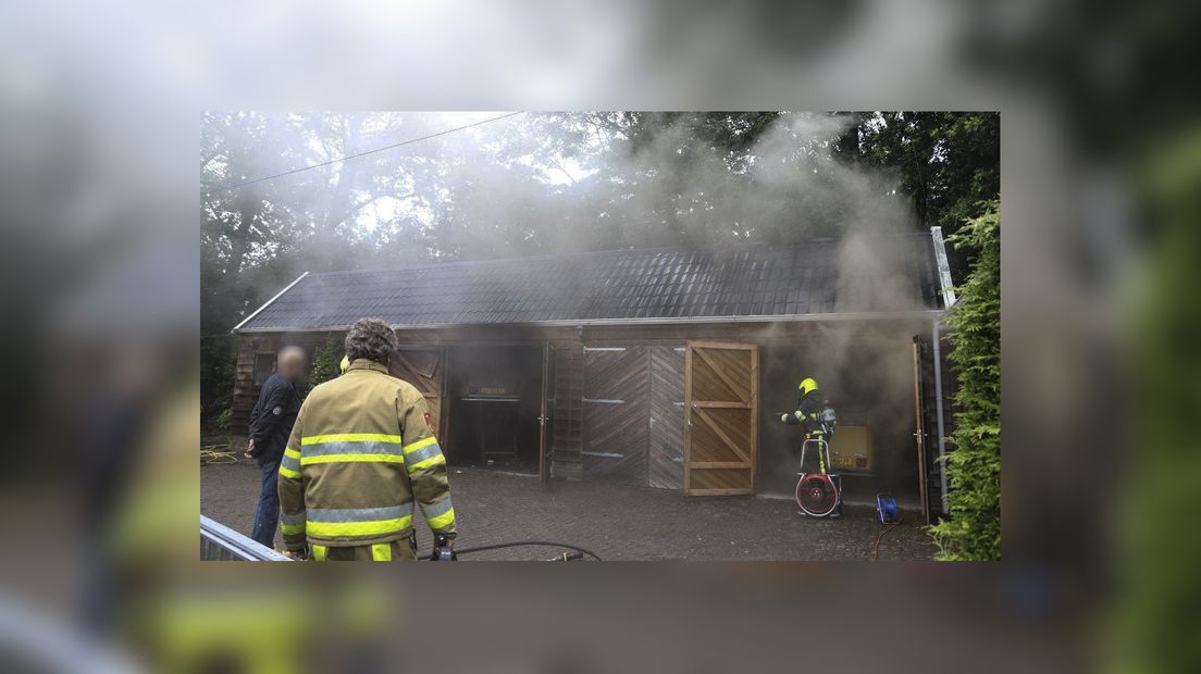 Brand in garage Boornbergum met oldtimers - Omrop Fryslan