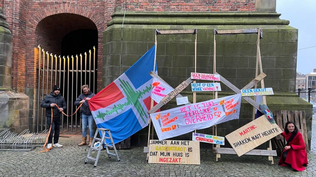 De actievoerders bij de Martinitoren