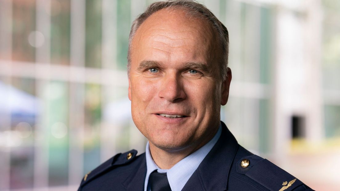 Commandant der Strijdkrachten Onno Eichelsheim.