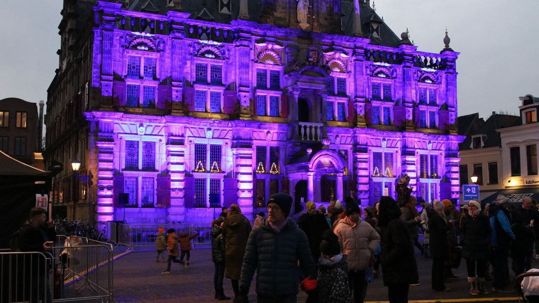 Drukke Lichtjesavond: 'Van jong tot oud, iedereen komt hier' - Omroep West