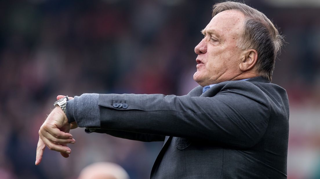 Advocaat tijdens de play-offwedstrijd tegen FC Dordrecht afgelopen zondag (Rechten: ANP/Kay int Veen)
